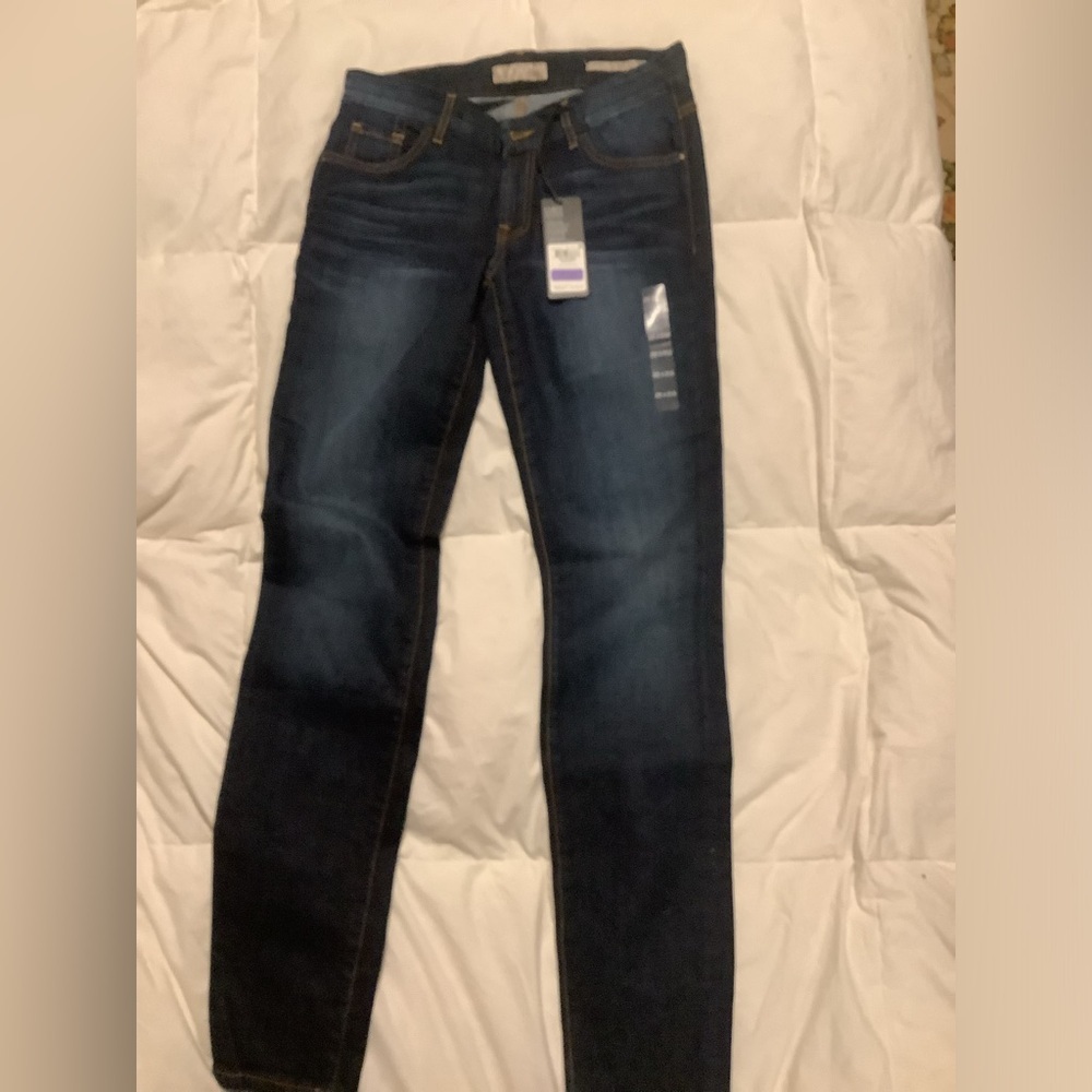 NWT GUESS Jeans Curvy Sophia Skinny Women's Size 28
